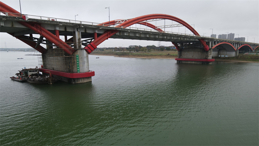 龙洲大桥自浮式桥梁防撞设施