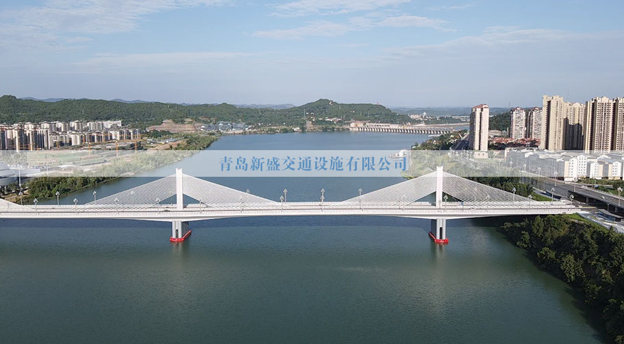 浮动式桥梁防船撞设施是什么样的