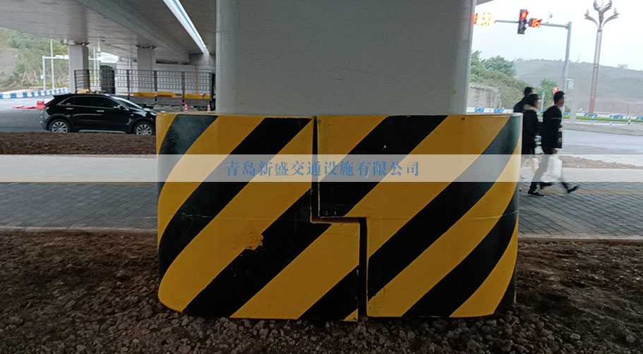 青岛新盛生产桥洞隧道反光用黑黄相间醒目提示防撞设施